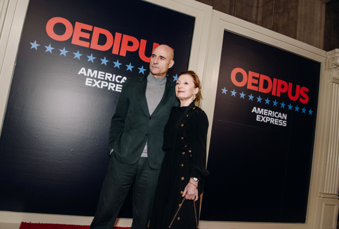 “OEDIPUS” OPENS ON BROADWAY TO CRITICAL ACCLAIM