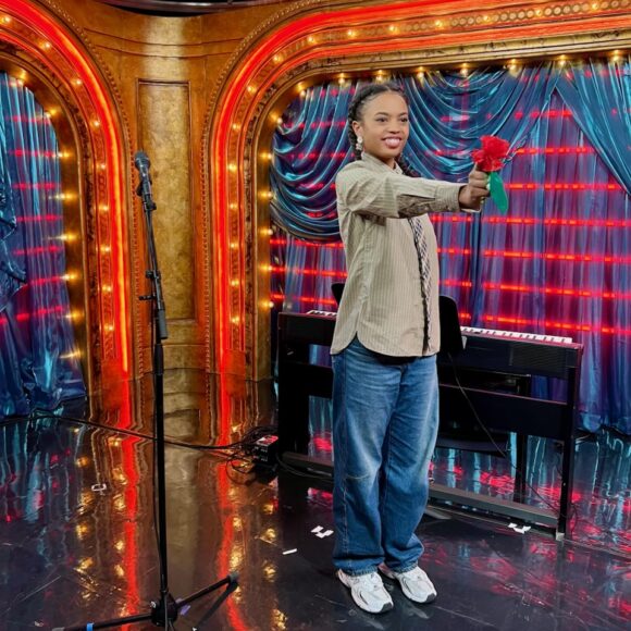 ♫ This is my winter song to you The storm is coming soon ♫